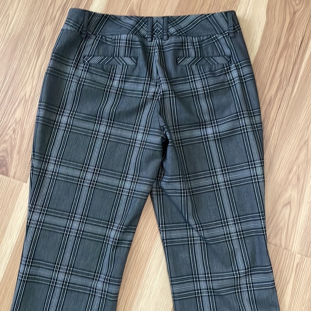 Express Design Studio Capris - Picture 4 of 5